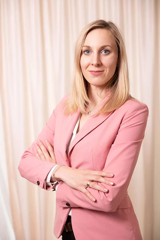 dame_blazer_rose_business_portrait_fotografie_sylvia_dobler_aubing_bei_muenchen