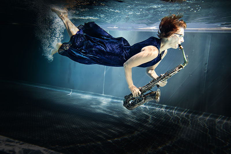 unterwasserfotografie_musiker_mit_saxophon
